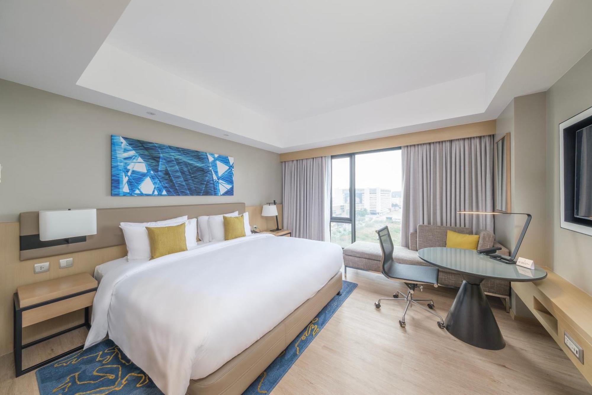Seda Manila Bay Hotel Paranaque City